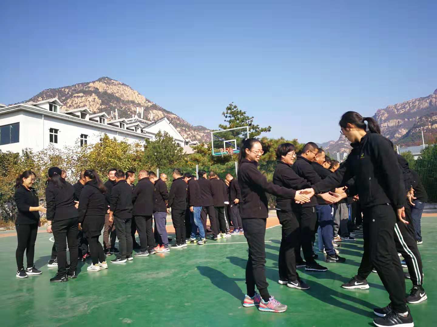 泰山拓展团建和谐团队建设拓展训练团建活动